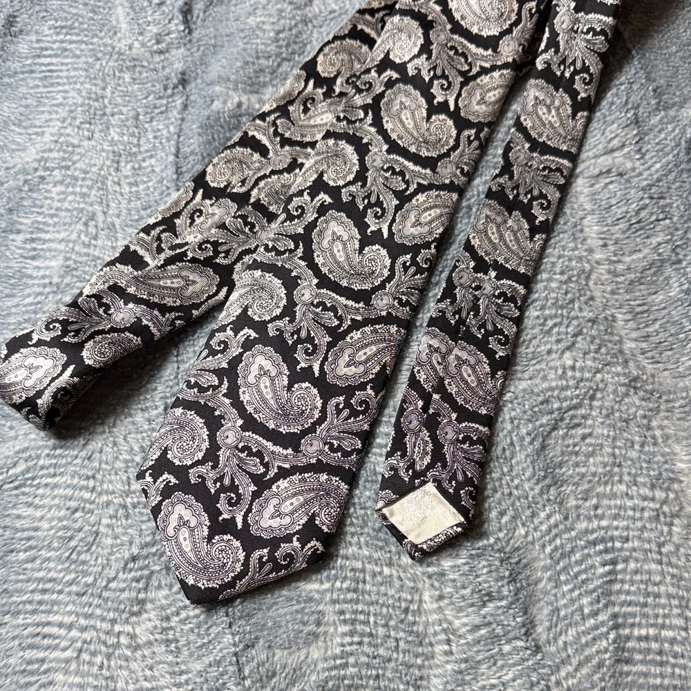 VTG J.G. Hook Black & White Paisley Silk Necktie
